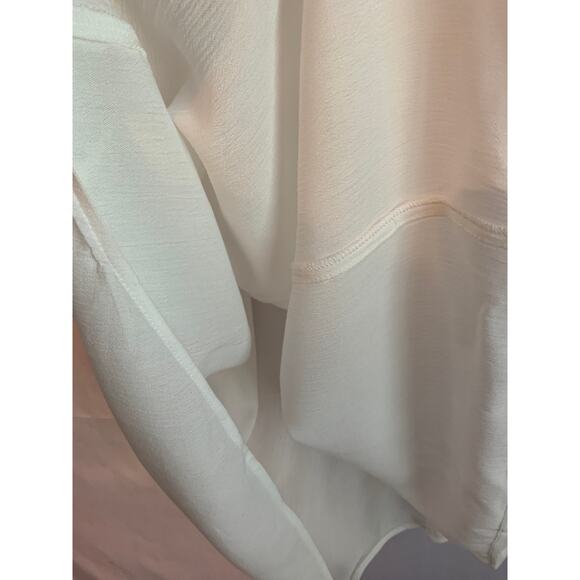 Torrid NWT Women's 2X 18-20 White Sleeveless Crinkle Rayon Solid Top - Picture 6 of 6